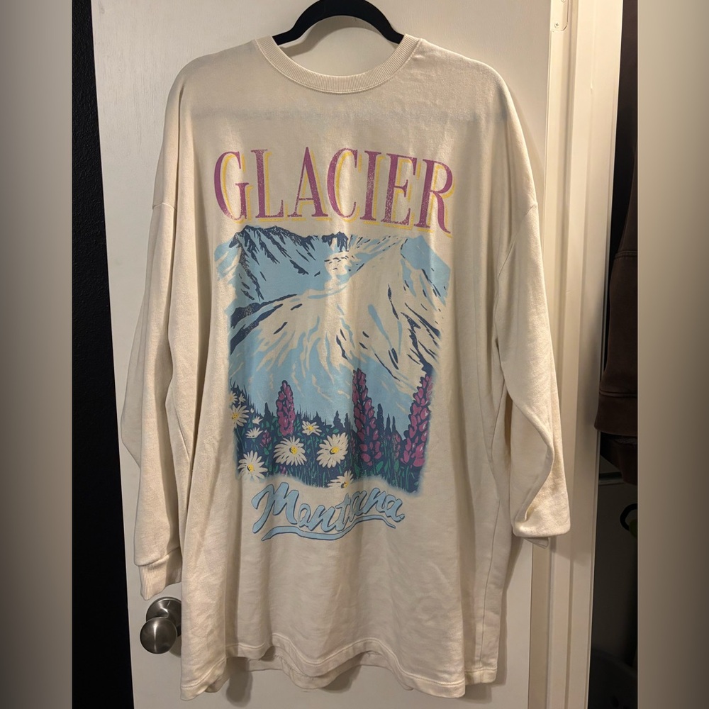Cream Glacier Montana Graphic Sweatshirt